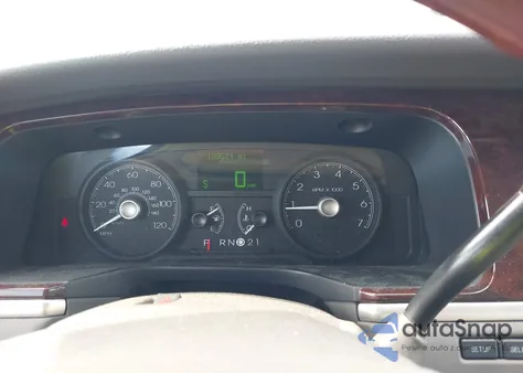 2006 Lincoln Town Car Signature Limited z USA, uszkodzony, nr VIN 1LNHM82W36Y601609